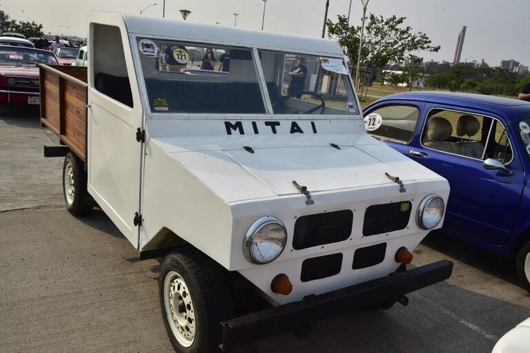 El Mitai, un vehículo rústico ensamblado en nuestro país, sigue vigente y estuvo en la caravana de los autos antiguos por Asunción.