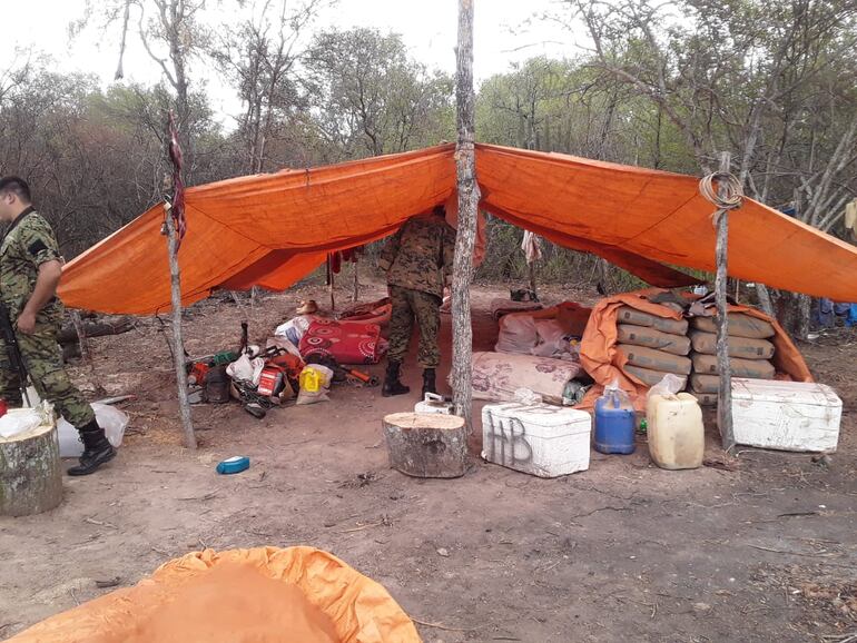 La comitiva policial pudo constatar ayer la presencia de trabajadores en la zona, todos pertenecen a diversas comunidades nativas.