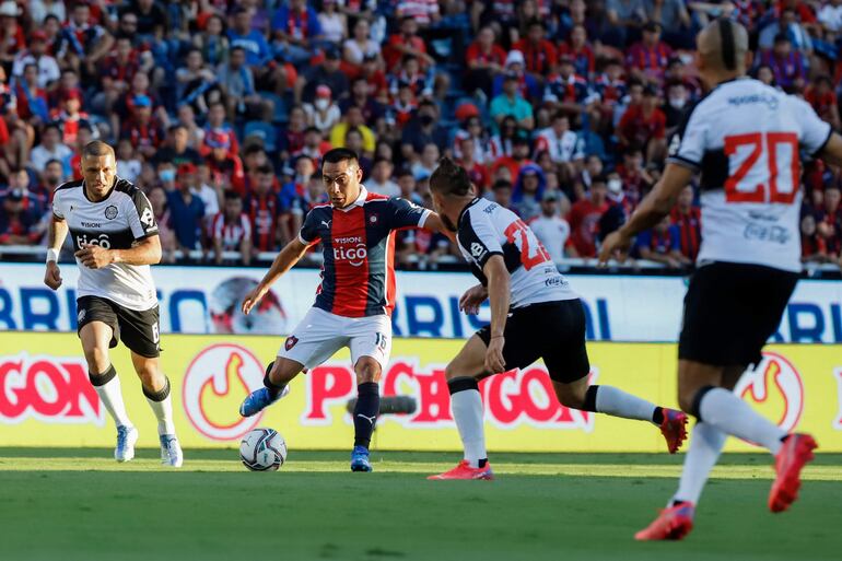 Ángel Cardozo Lucena, de Cerro Porteño, integra la nómina local.