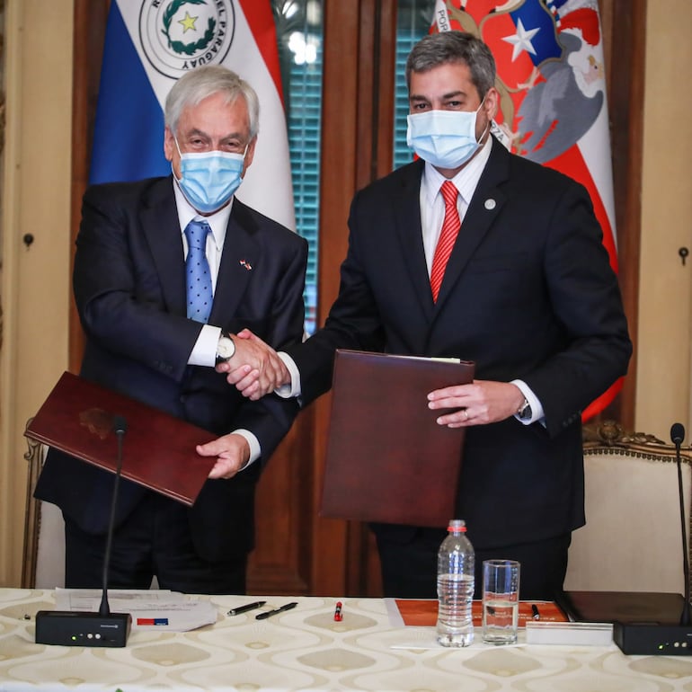 Presidentes Mario Abdo y Sebastián Piñera en Palacio de Gobierno de Paraguay.