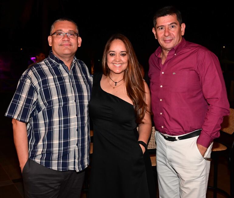 Leónidas Britos, Carola Arzamendia y Carlos Farias.