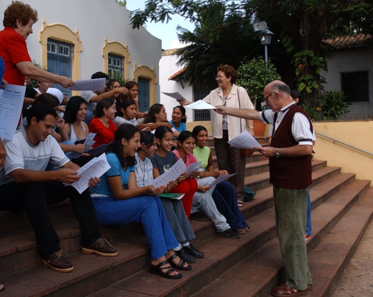 Francisco de Paula Oliva, sacerdote español que dedicó su vida al servicio en nuestro país.