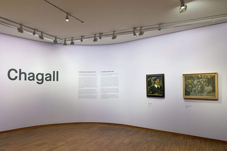 Detalle de una de las salas del Museo Albertina de Viena (Austria) dedicadas a Chagall. Desde sus primeras obras creadas durante el Imperio ruso hasta los grandes formatos de los años finales de su vida en Francia, el Museo Albertina de Viena conmemora al gran pintor Marc Chagall (1887-1985) con una retrospectiva de cien cuadros.  
