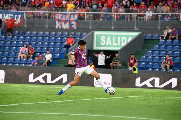 Juan Manuel Iturbe, jugador de Cerro Porteño, durante el duelo ante Trinidense por el Torneo Apertura 2024.