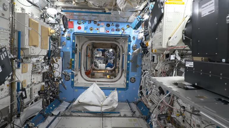 Una captura del video que muestra la Estación Espacial Internacional.