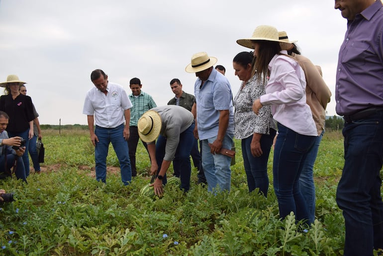 El mandatario Santiago Peña, reconoció que en el campo hay falta de asistencia técnica, créditos accesibles y la tierra empobrecida.