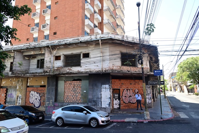 Edificio Excélsior (MEC), ubicado en las calles Presidente Franco esquina 15 de Agosto.