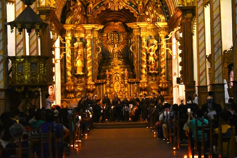 Los católicos participaron de la misa Guarayo, una actividad ancestral de Yaguarón.