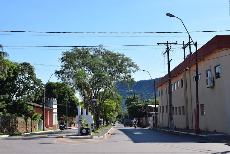 El acceso al barrio Estación donde se encuentra situado la ex estación ferroviaria de Paraguarí.