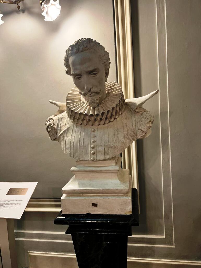 Busto de Miguel de Cervantes en la Academia Española de la Historia en Madrid