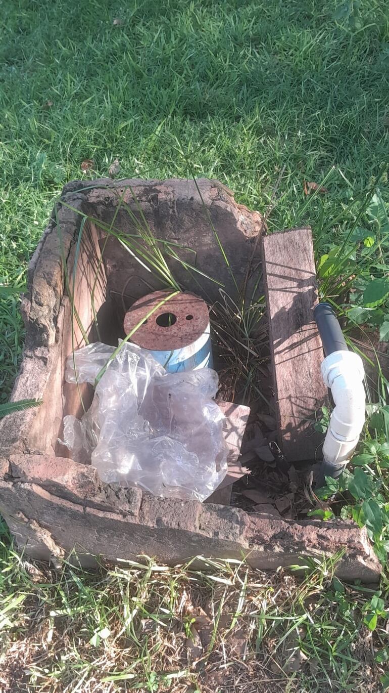 Así está la precaria instalación para la provisión de agua en la escuela de la Comunidad Aché de San Joaquín, Caaguazú.