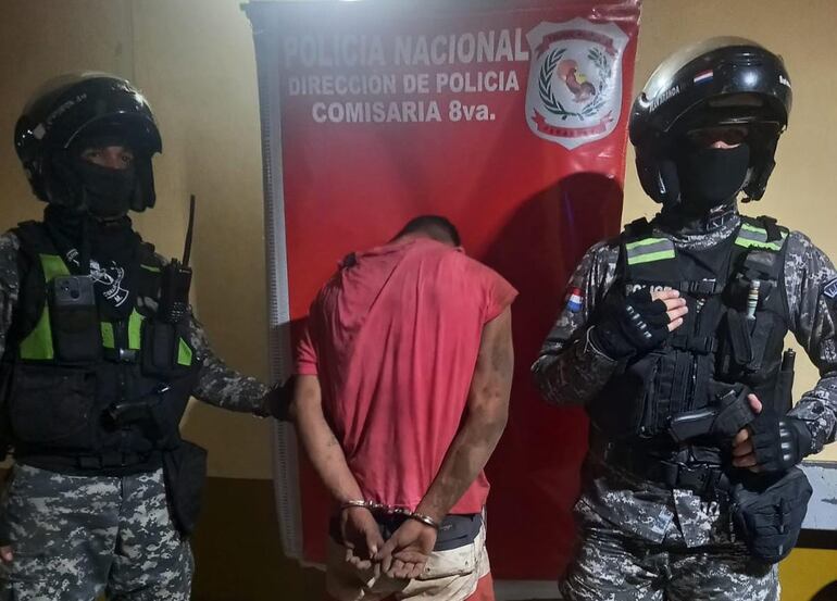 Agentes del grupo Lince capturaron a este hombre sindicado como el autor de un robo agravado.