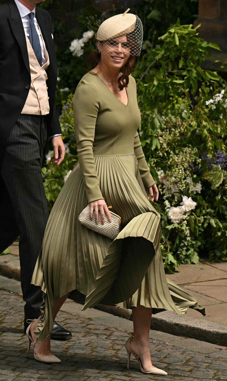 La princesa Eugenia de York llegando a la boda de Hugh Grosvenor, Duque de Westminster y Olivia Henson. (Oli SCARFF / AFP)