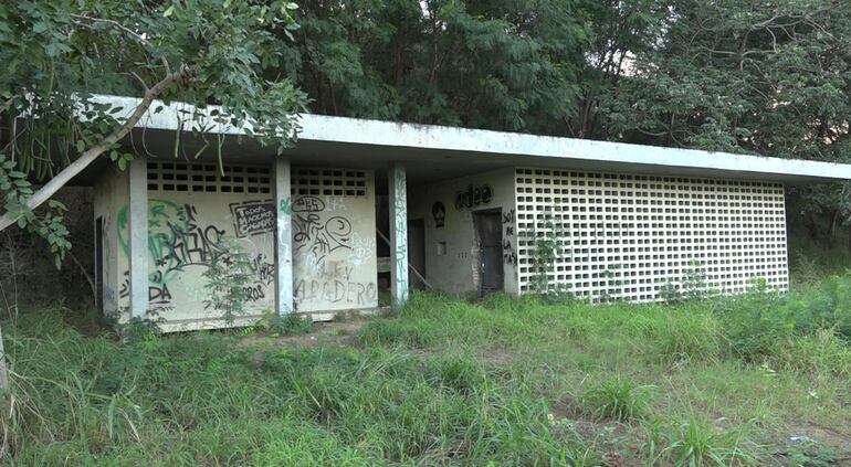 El Parque de la Solidaridad cuenta con hermosas vistas, pero lamentablemente toda la infraestructura se está descomponiendo sin que las autoridades muevan un dedo.