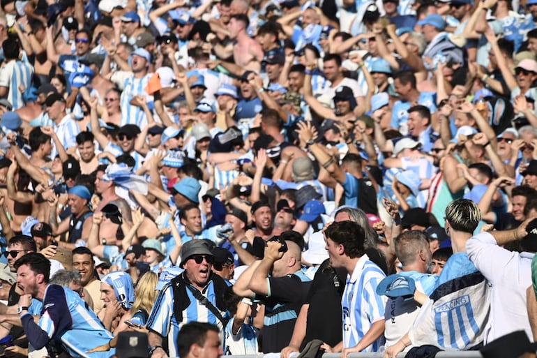 Los argentinos coparon la cancha para la Final de Sudamericana.