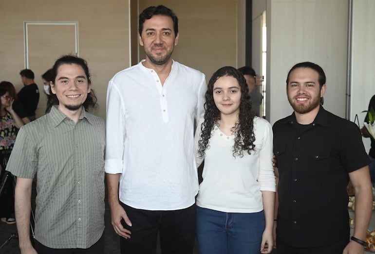 Diego Solís, Rodrigo Benítez, María Paz Cubells e Iván Patiño.