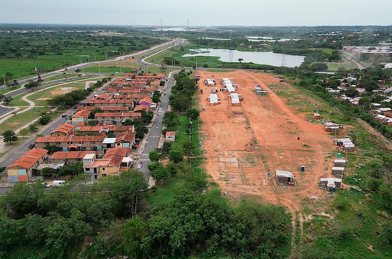 Vista aérea de parte de las seis hectáreas de la Costanera de Asunción en la mira de Nenecho. Captura de imagen de video ABC TV.