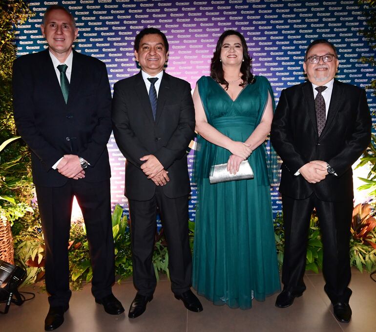 Pablo Morán, Jorge Mongelos, Gloria Acosta y Eladio González.