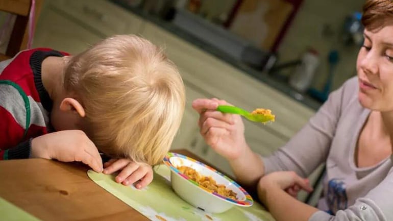 Algunos pacientes con TERIA pueden no comer porque pierden interés en la comida, por miedo al ahogo o vomito y otros evitan ciertos alimentos debido a sus características sensoriales (por ejemplo, color, consistencia, olor). De hecho muchos solo comen alimentos de un solo color o una sola textura, y su dieta se reduce a 3 o 4 alimentos.