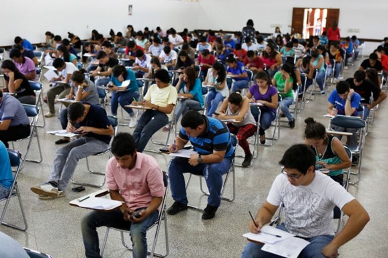 Desde hoy miércoles está abierto el periodo de postulación para las Becas Itaipú y Becal.