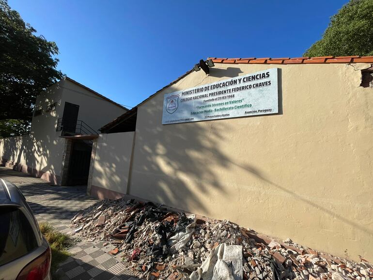 Fachada del colegio Federico Chávez, que se encuentra finalizando los últimos detalles para la vuelta a clases.