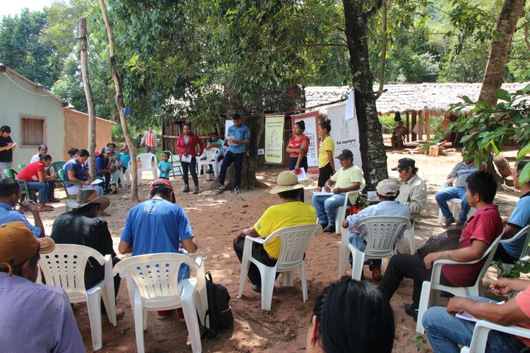 Sesión preparatoria del Pueblo Guaraní Paĩ Tavyterã para su participación en la próxima sesión del Foro Permanente de las Naciones Unidas para las Cuestiones Indígenas. (Foto Gentileza Áry Ojeasojavo)