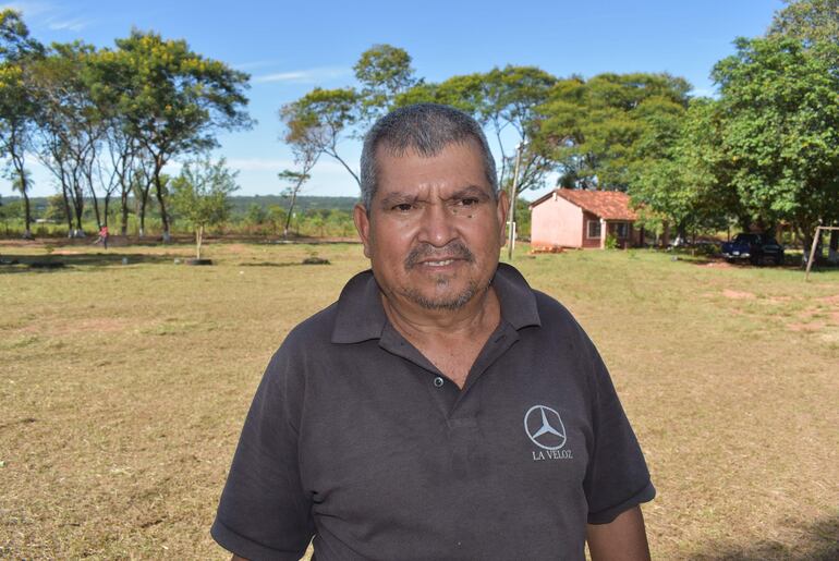 Uno de los padres  de familia de la escuela, Pedro González, pide  al  MEC y las demás instituciones  que puedan solucionar los reclamos de la comunidad educativa 