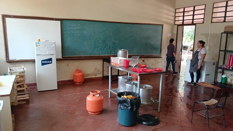 La sala de clase del tercer año de la media que fue  sacrificada para adecuar la cocina.