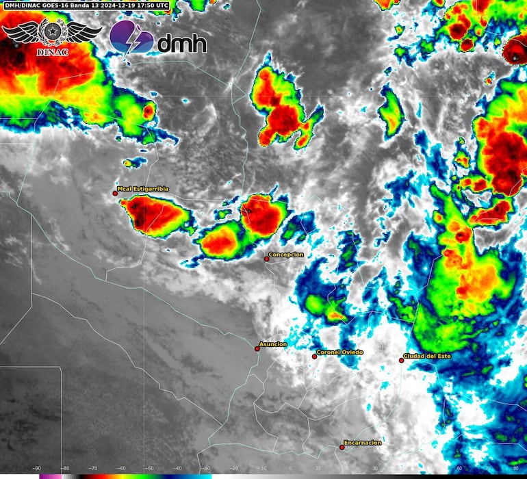 Núcleos de tormenta sobre el territorio nacional.