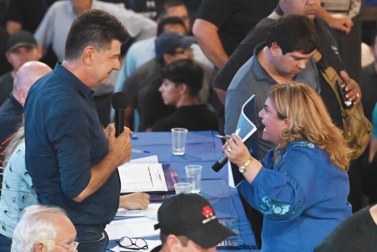 Carolina Aranda en todo momento se mostró desafiante e incidentó gran parte de la convención.