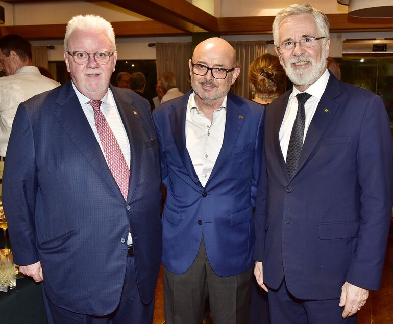 Conor McEnroy, Marc Firmin; y el embajador del Brasil, José Antonio Marcondes.