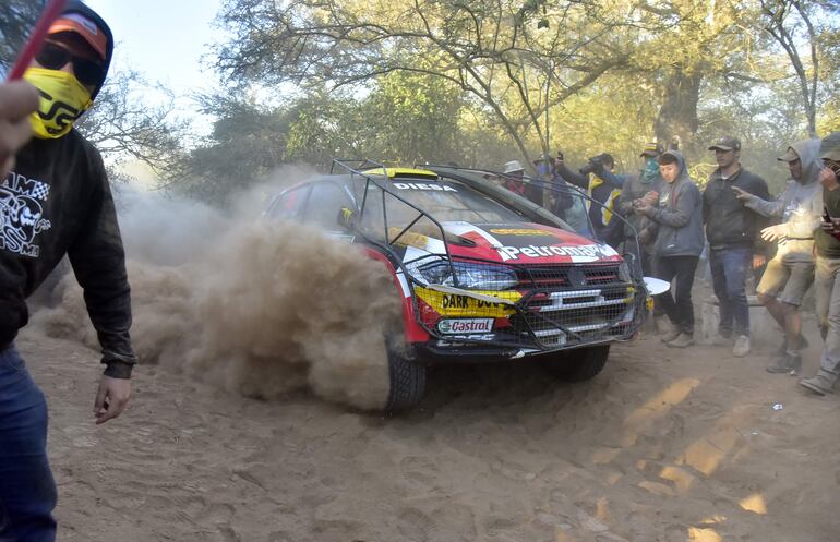 El VW Polo GTI R5 de Gustavo Saba “rompiendo” el polvo en la que fue una dura edición del Transchaco Rally.