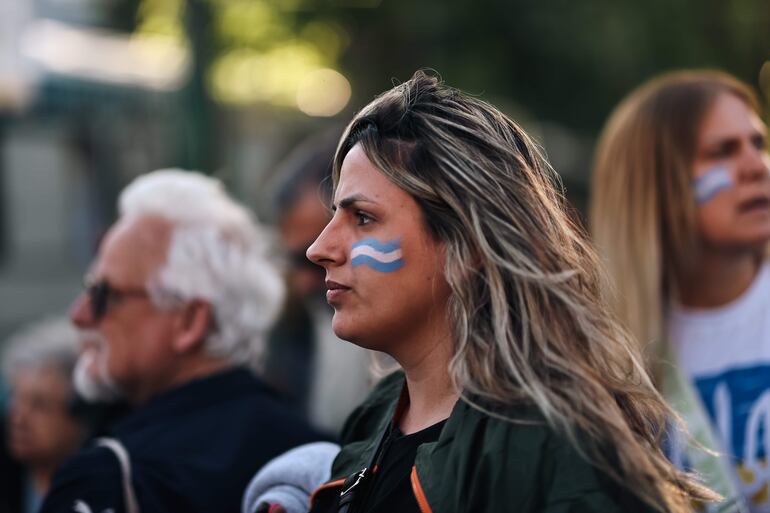 AME8927. BUENOS AIRES (ARGENTINA), 20/10/2023. Argentinos y argentinas acuden desde las 8:00 a las urnas para elegir a su próximo presidente o presidenta del país vecino. EFE/ Juan Ignacio Roncoroni.