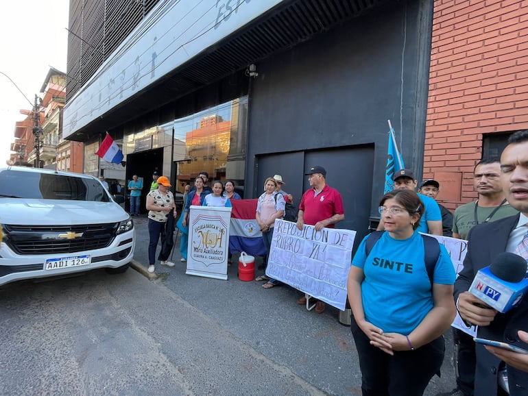 Protestas para exigir la reposición de rubros docentes.