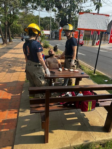 Un hombre resultó herido tras ser atacado con un arma blanca por su compañero de tragos.