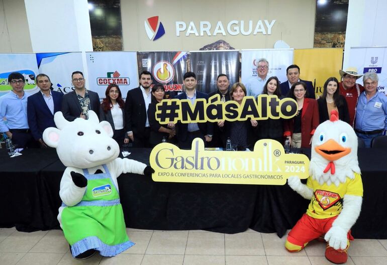 Los organizadores de la Expo Gastronomik durante el lanzamiento realizado en Turista Róga, de Senatur.