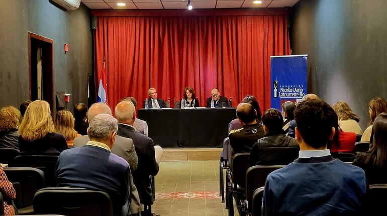 La presentación del libro se realizó en el Auditorio Franca Bo del Museo de Arte Sacro.