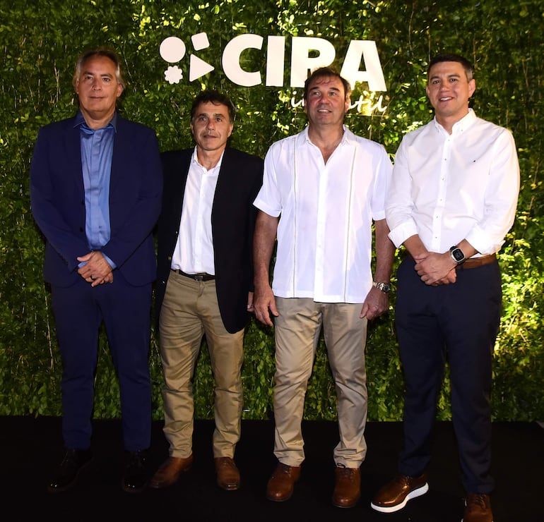 Lisandro Olmos, director médico de Cira Infantil; Rodrigo Carballido, gerente médico; Ricardo Doria, presidente de Cira, y Julio Ferrari, director ejecutivo de Cira.