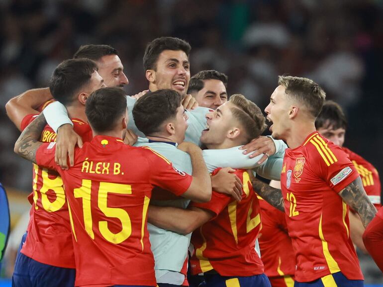 Los jugadores de España celebran la conquista de la Eurocopa 2024. 