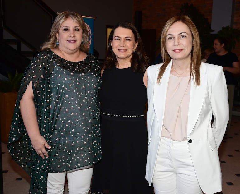 Beatríz Vallovera, Viviana Limpias y Cecilia Sirtori.