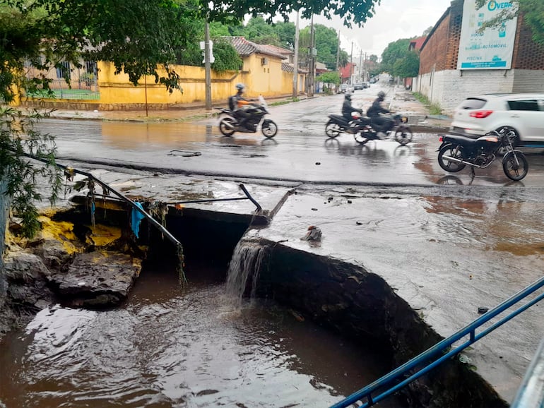 Dos mujeres murieron en Luque cuando el cauce desbordó y el raudal las arrastró en esta zona de Balderrama.