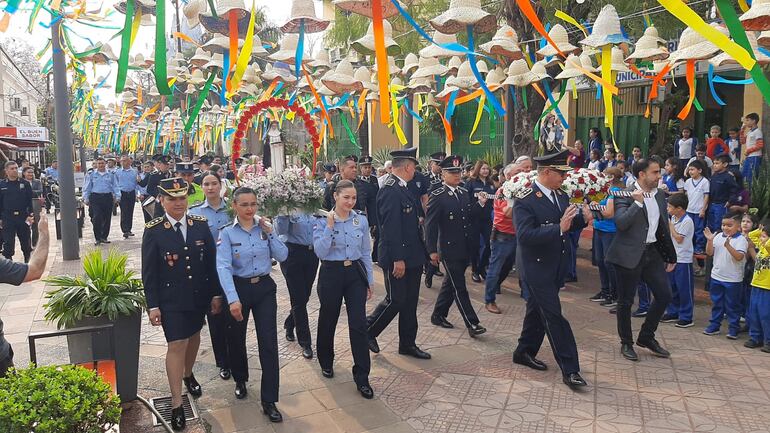 Al término del acto religioso se realizó la procesión por las principales calles de la ciudad de San Lorenzo.