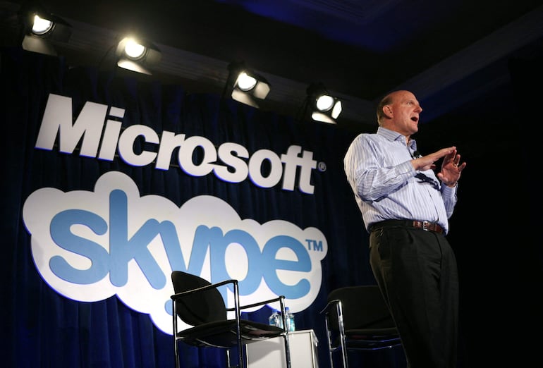 Fotografía de archivo: el director ejecutivo de Microsoft, Steve Ballmer, durante un anuncio el 10 de mayo de 2011 en San Francisco, California. Microsoft compró la empresa de servicios de telefonía por Internet Skype por 8.500 millones de dólares ese año. 