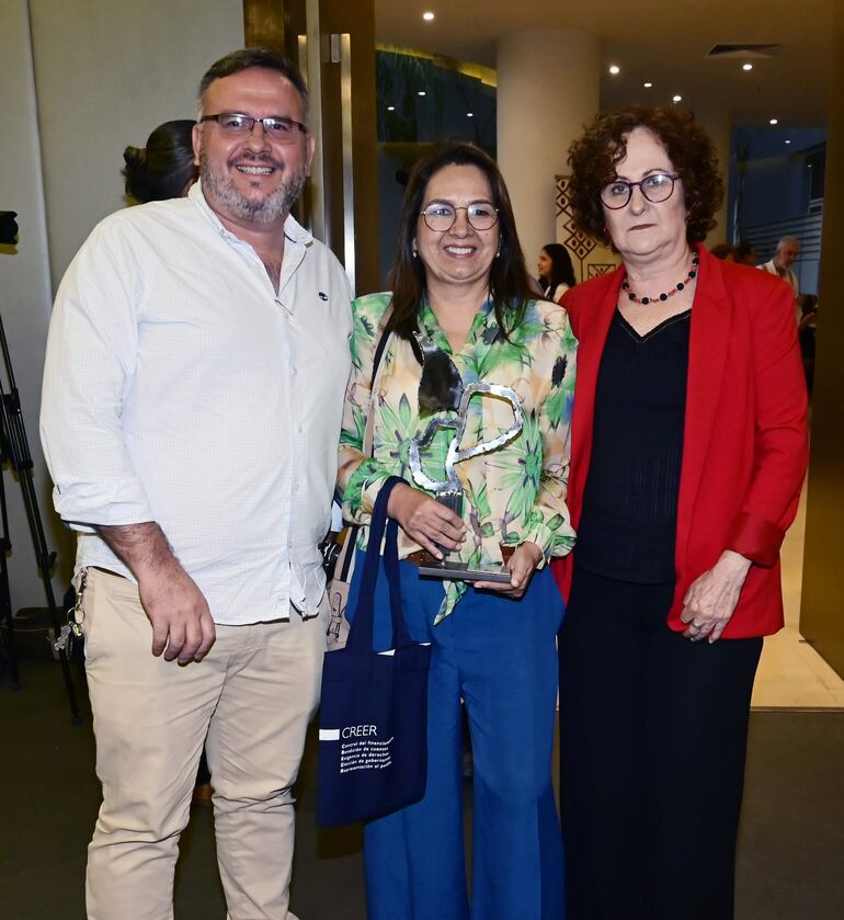 Juan Martens, Estela Ruiz Díaz y Marta Ferrara.