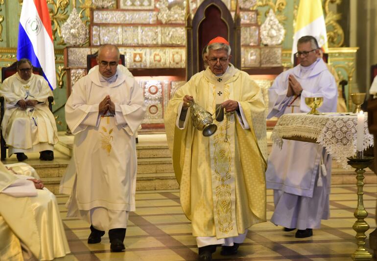 El cardenal Adalberto Martínez pidió luchar contra todo tipo de abusos y violencias.