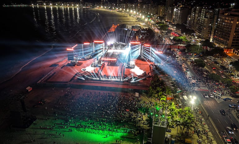 Preparativos del escenario para el concierto de Madonna.