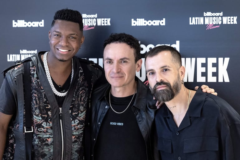 Los artistas colombianos Venesti, Fonseca y Mike Bahía durante la presentación de la Semana de la Música Latina de Billboard.