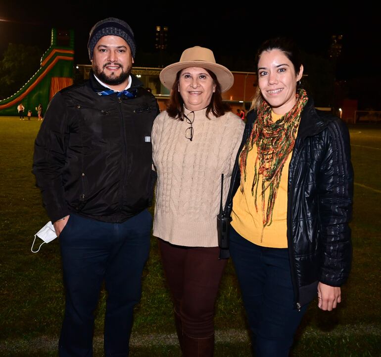 Rodrigo Cárdenas, Tere Salgueiro y Patricia Espínola.