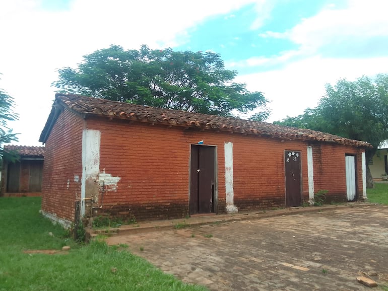 El viejo pabellón de tres aulas de la escuela San José de Arroyo Guazú de Santaní ya no está en condiciones para ser utilizado