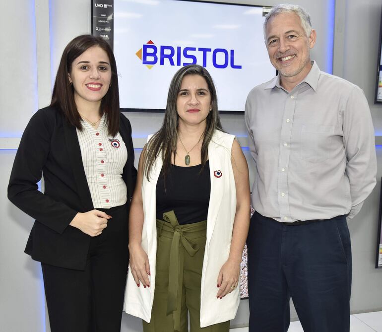 Laura Derene, Diana Vera y Fernando Vangioni.